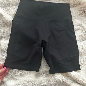 Aerie size large biker short